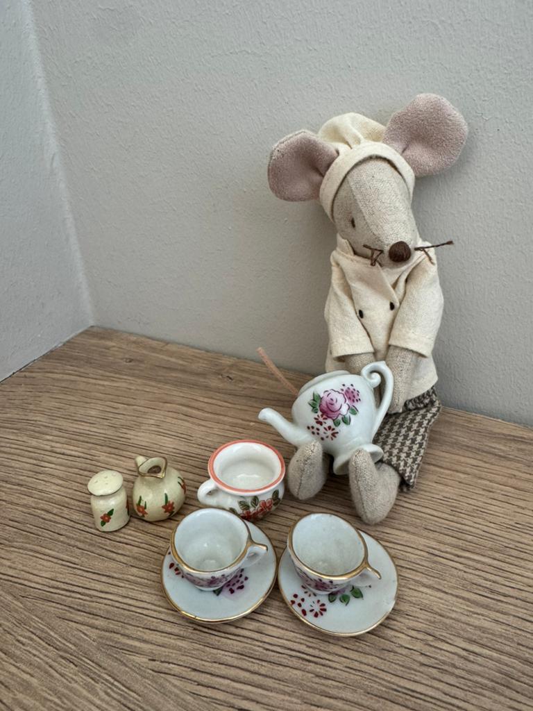 Servies set poppenhuis bloemen (exclusief de maileg muis), Verzamelen, Poppenhuizen en Toebehoren, Ophalen of Verzenden, Gebruikt