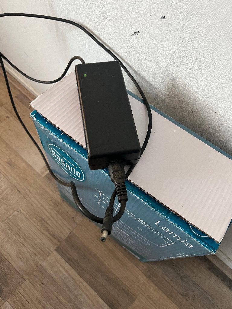 SANS SSLC084V42 Li-ion Acculader, Fietsen en Brommers, Fietsaccessoires | Fietsaccu's, Ophalen of Verzenden