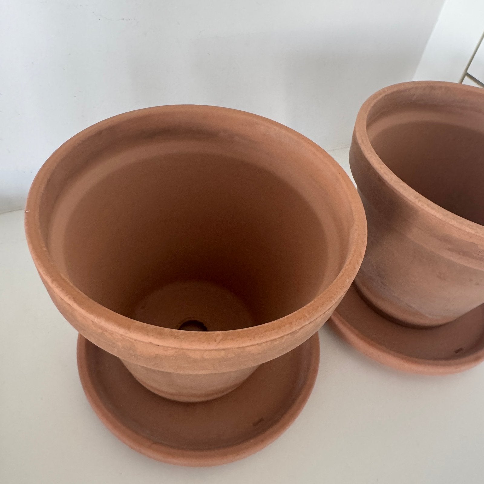 Terracotta buitenpotten met schotel 2x, Tuin en Terras, Balkon, Rond, Ophalen of Verzenden, Zo goed als nieuw