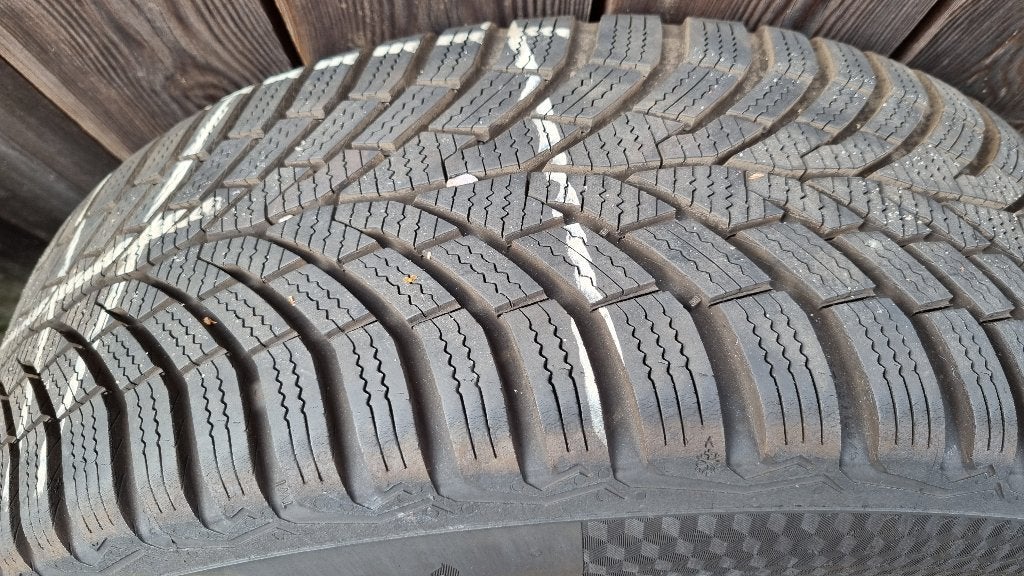 Foto 5 van 4 Winterbanden Continentaal incl.velgen 205/55 R16 91T