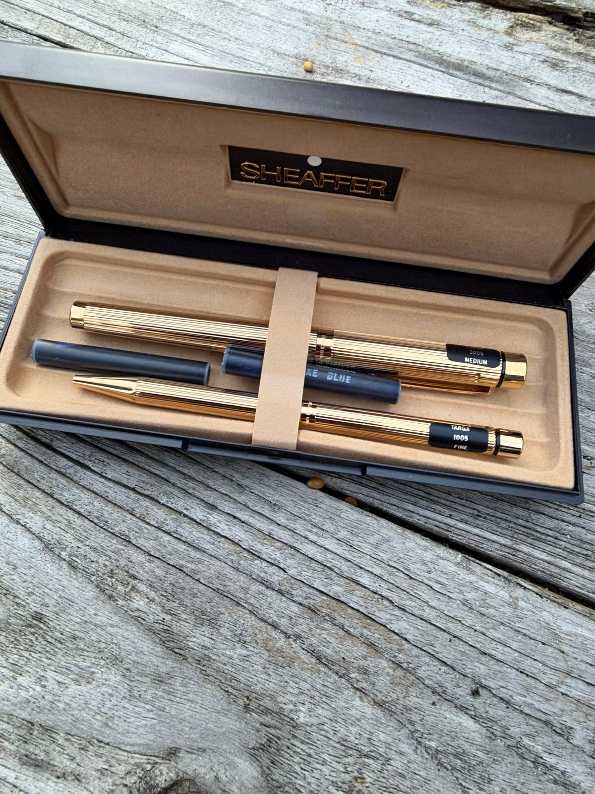 NIEUW Sheaffer Targa 1005 Pennenset - Vulpen & Balpen Goud, Met doosje, Ophalen of Verzenden, Zo goed als nieuw, Pennenset