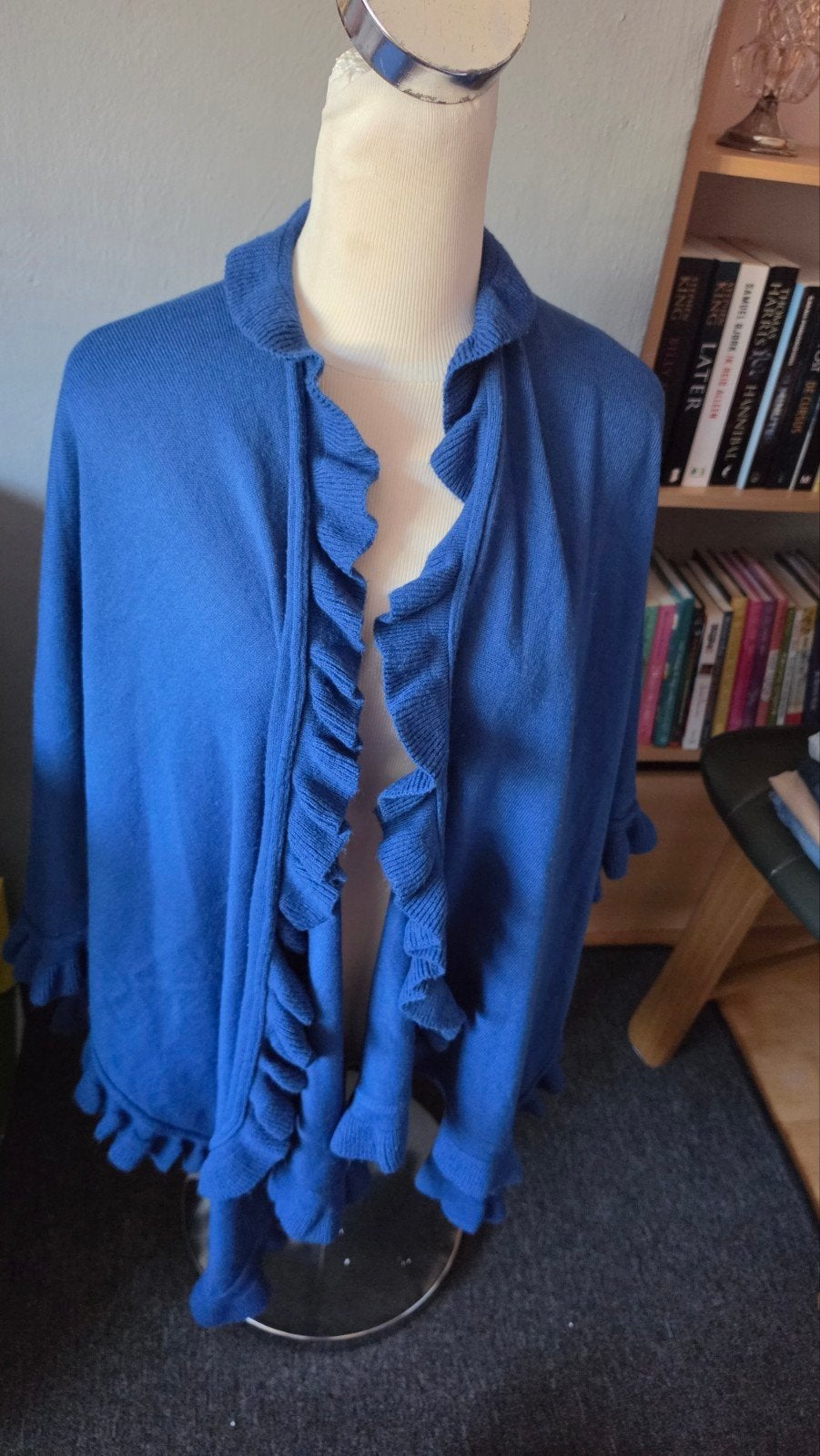 Blauwe gebreide poncho met ruches, Maat 38/40 (M), Blauw, Ophalen of Verzenden, Onbekend