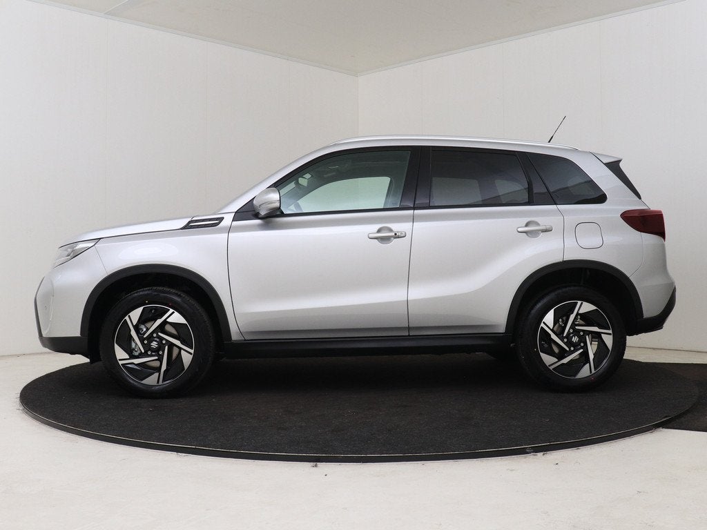 Suzuki Vitara 1.4 Boosterjet Smart Hybrid Style | Parkeersen, Voorwielaandrijving, 12 maanden, Zwart, 4 cilinders