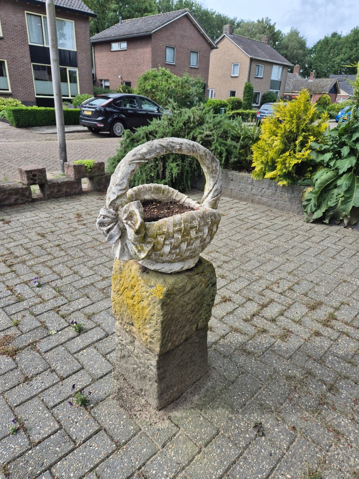 Een stenen bloemenmand, Tuin en Terras, Ophalen, Steen