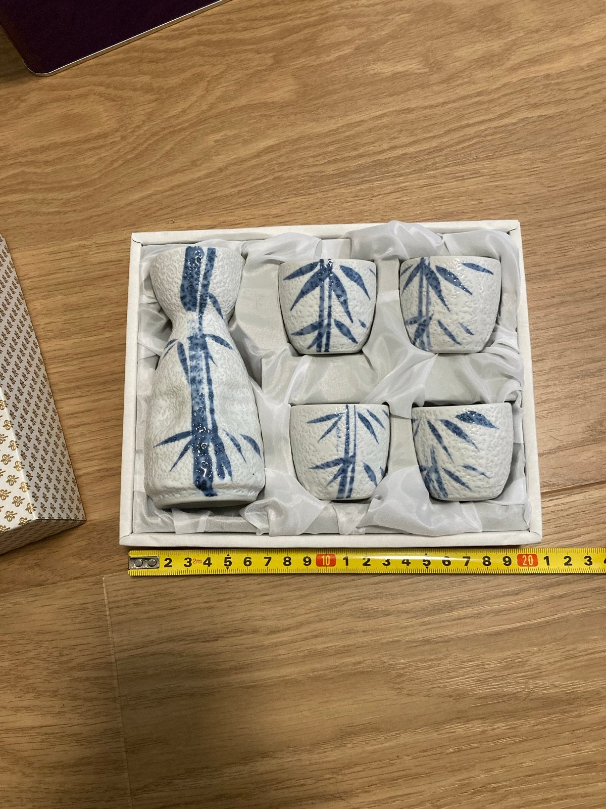 Sake set met bamboe design - karaf en 4 kopjes, Aziatisch, Overige merken, Keramiek, Ophalen of Verzenden