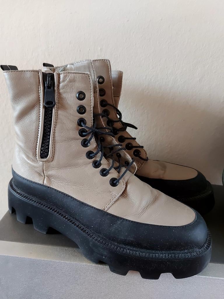 MJUS boots maat 42. Taupe kleurig., Kleding | Dames, Schoenen, Ophalen of Verzenden, Zo goed als nieuw, Bruin