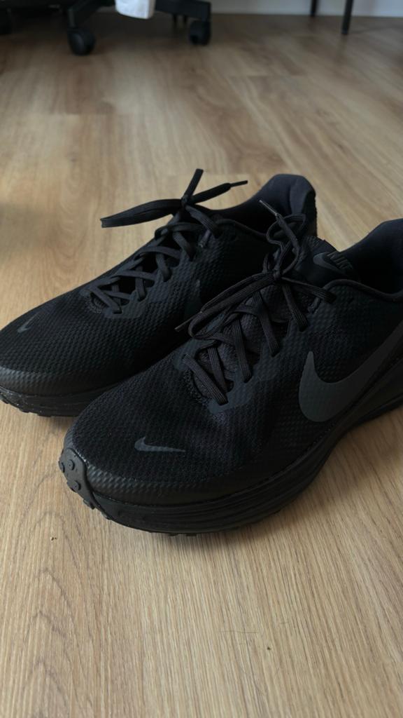 Nike Revolution 6 hardloopschoenen - Zwart, Ophalen of Verzenden, Zo goed als nieuw, Zwart, Sneakers of Gympen