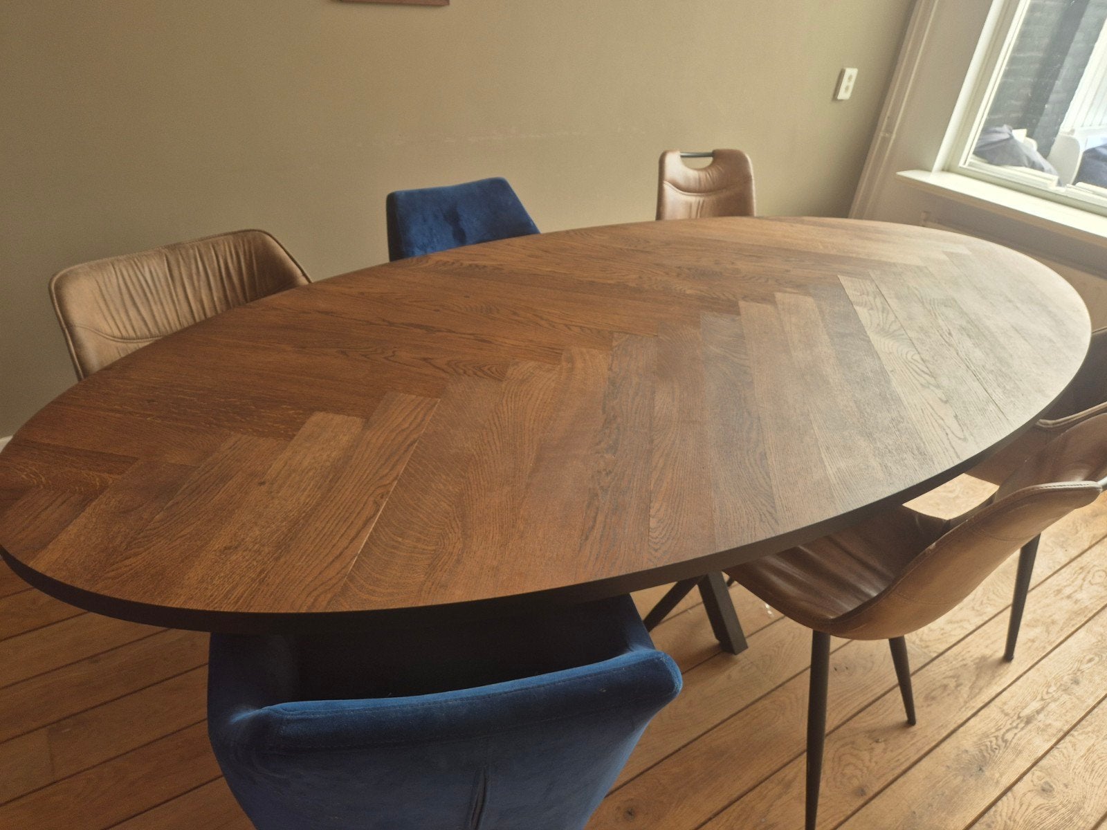 Ovale eettafel met visgraatpatroon 260 cm lang!, Huis en Inrichting, Ophalen, Gebruikt, 100 tot 150 cm, Vijf personen of meer