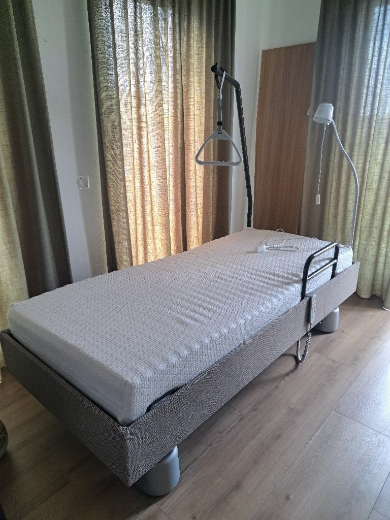 Eenpersoons electrisch zorgbed van Evermore, Ophalen, 90 cm, Eenpersoons, 200 cm