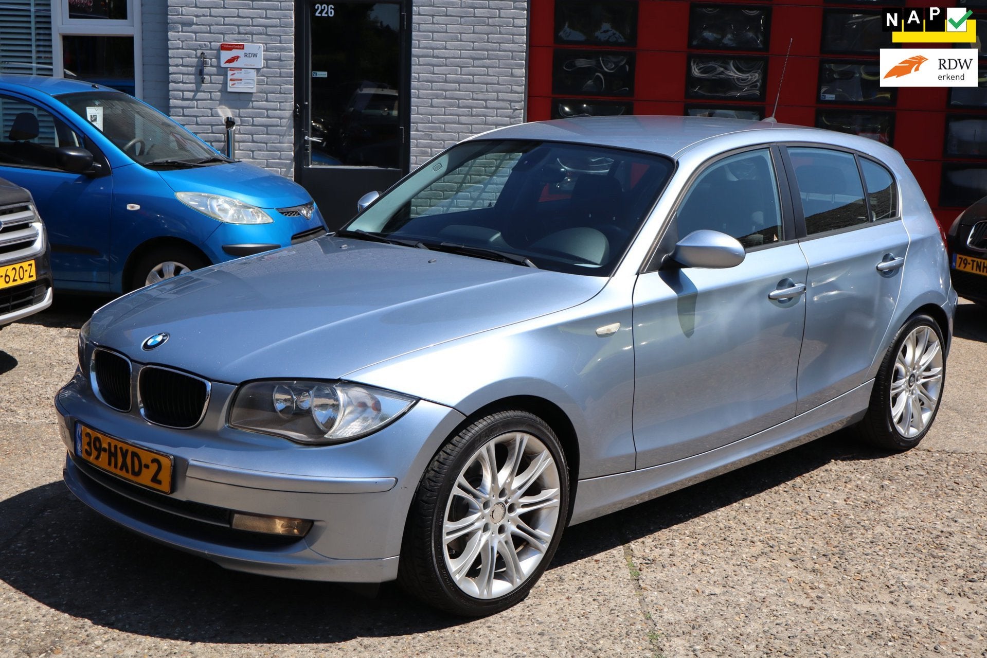 BMW 1-serie 118i Business Line , SPORT, NAVI, 18 " , 5 DEURS, 1-Serie, Achterwielaandrijving, Blauw, Leder en Stof