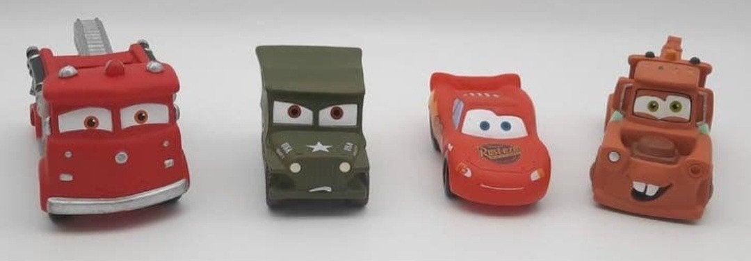 Cars 4 verschillende rubberen bad figuren, Ophalen of Verzenden, Overige figuren, Gebruikt, Beeldje of Figuurtje