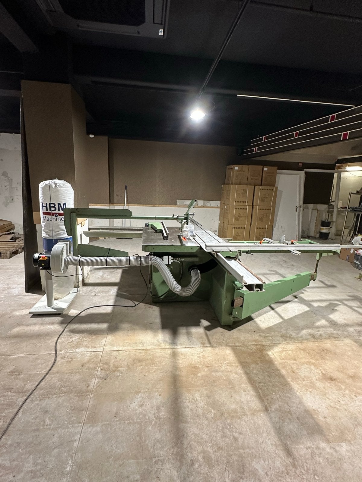 Formaatzaag 320cm met voorritser en afzuiging, Zakelijke goederen, Machines en Bouw | Houtbewerking, Ophalen