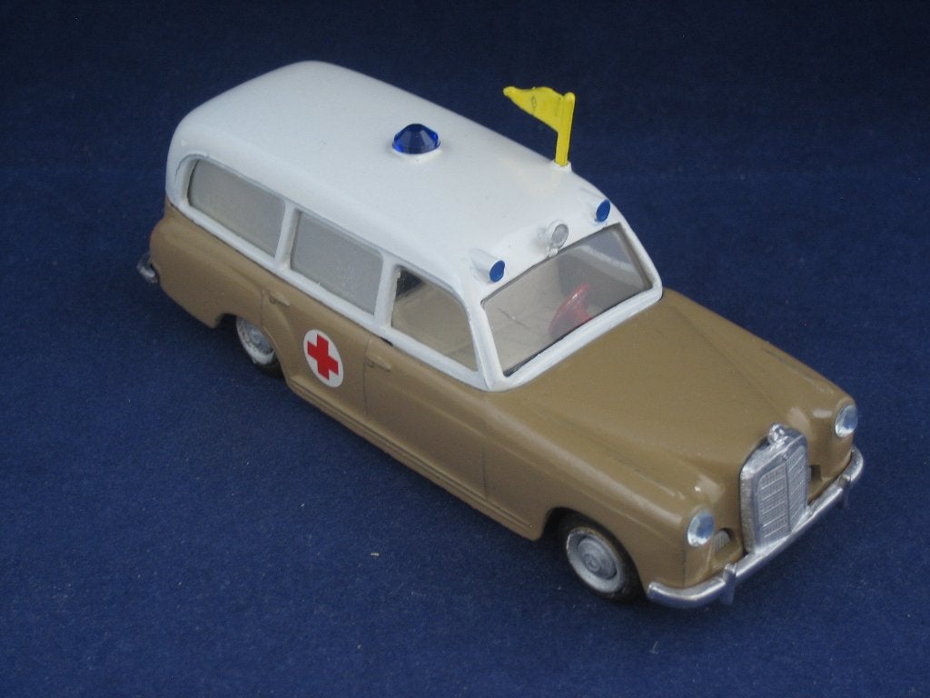 Tekno Denmark  Mercedes-Benz 220S Ambulance/IZGS!!, Hobby en Vrije tijd, Verzenden, Zo goed als nieuw, Auto, Tekno