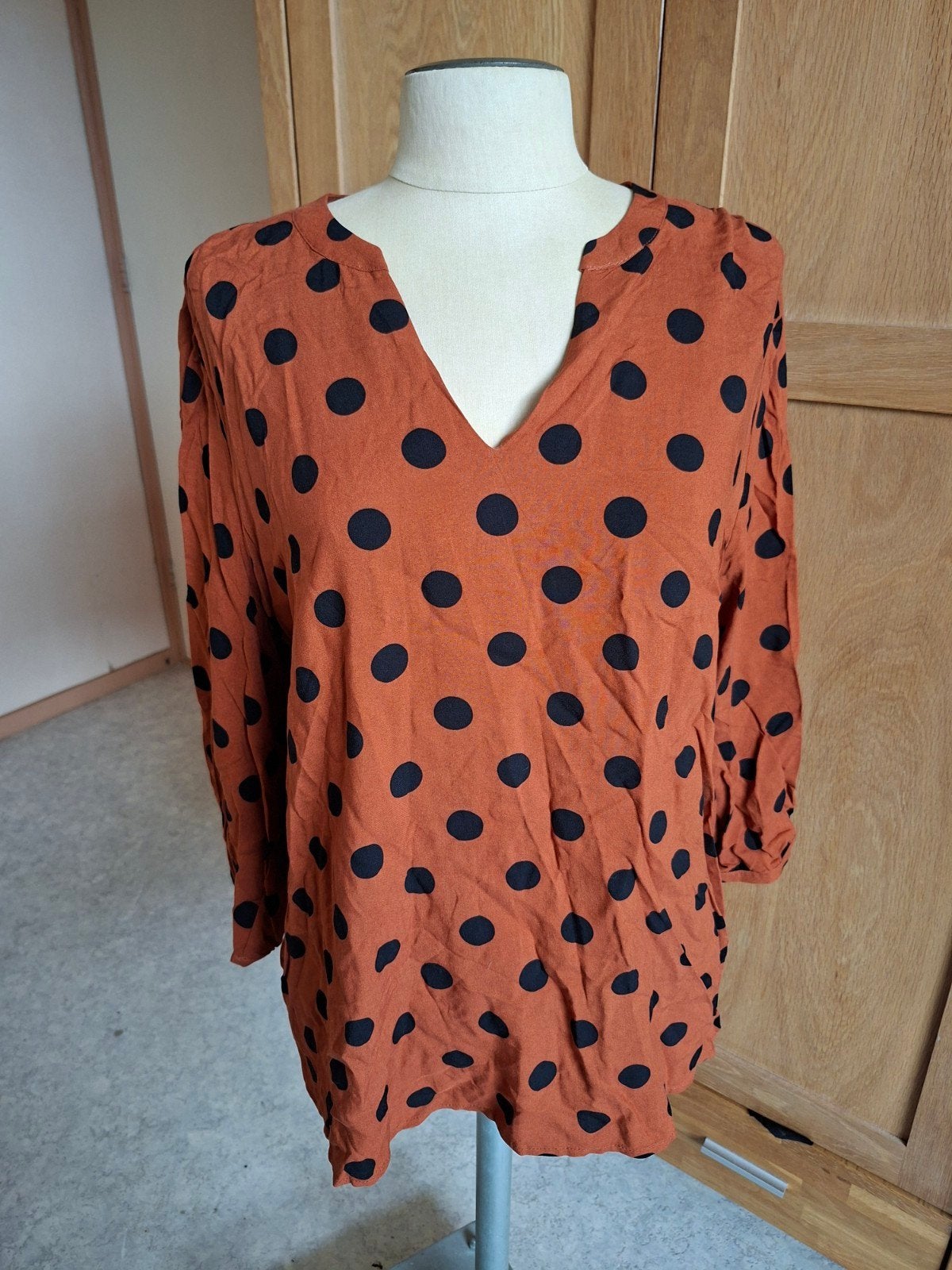 Trend One Koraalkleurige Blouse met Stippen - Maat L, Maat 42/44 (L), Oranje, Ophalen of Verzenden, Trend One