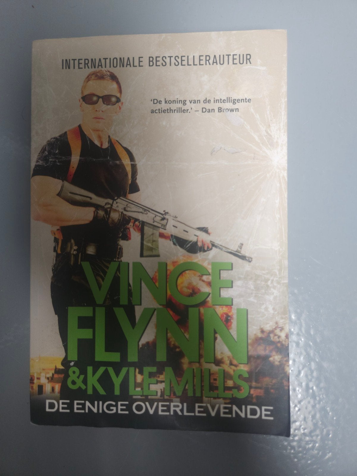 De Enige Overlevende - Vince Flynn & Kyle Mills (Thriller), Ophalen of Verzenden, Gelezen, Vince Flynn & Kyle Mills, Wereld overig
