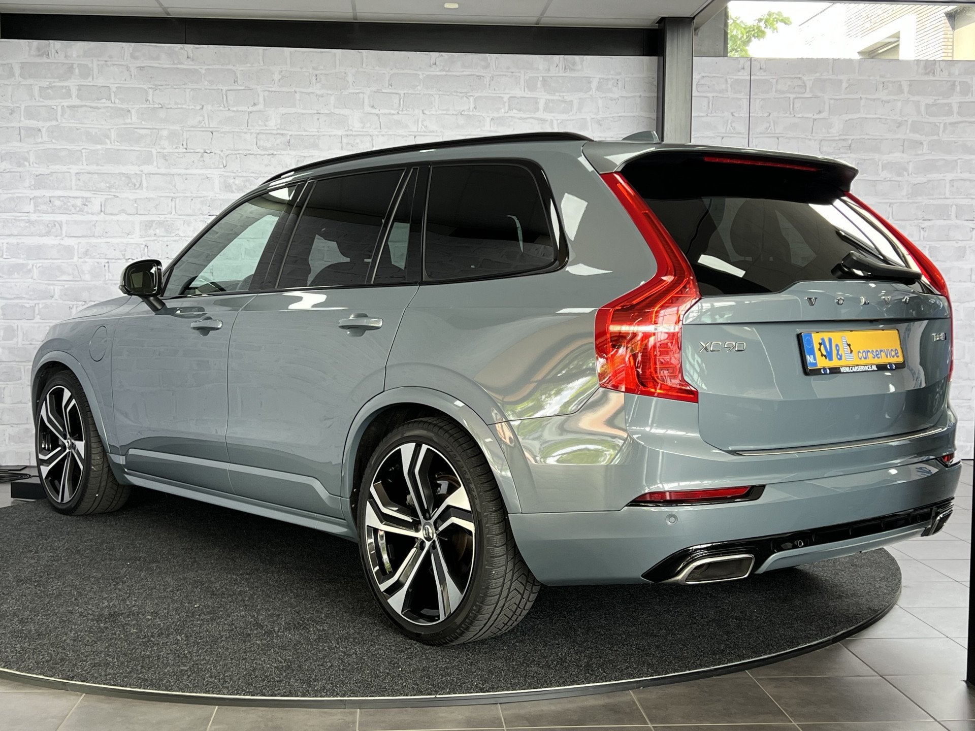 Volvo XC90 2.0 T8 PHEV AWD R-Design Luchtvering Pano Trekhaa, Gebruikt, Zwart, 4 cilinders, 1969 cc