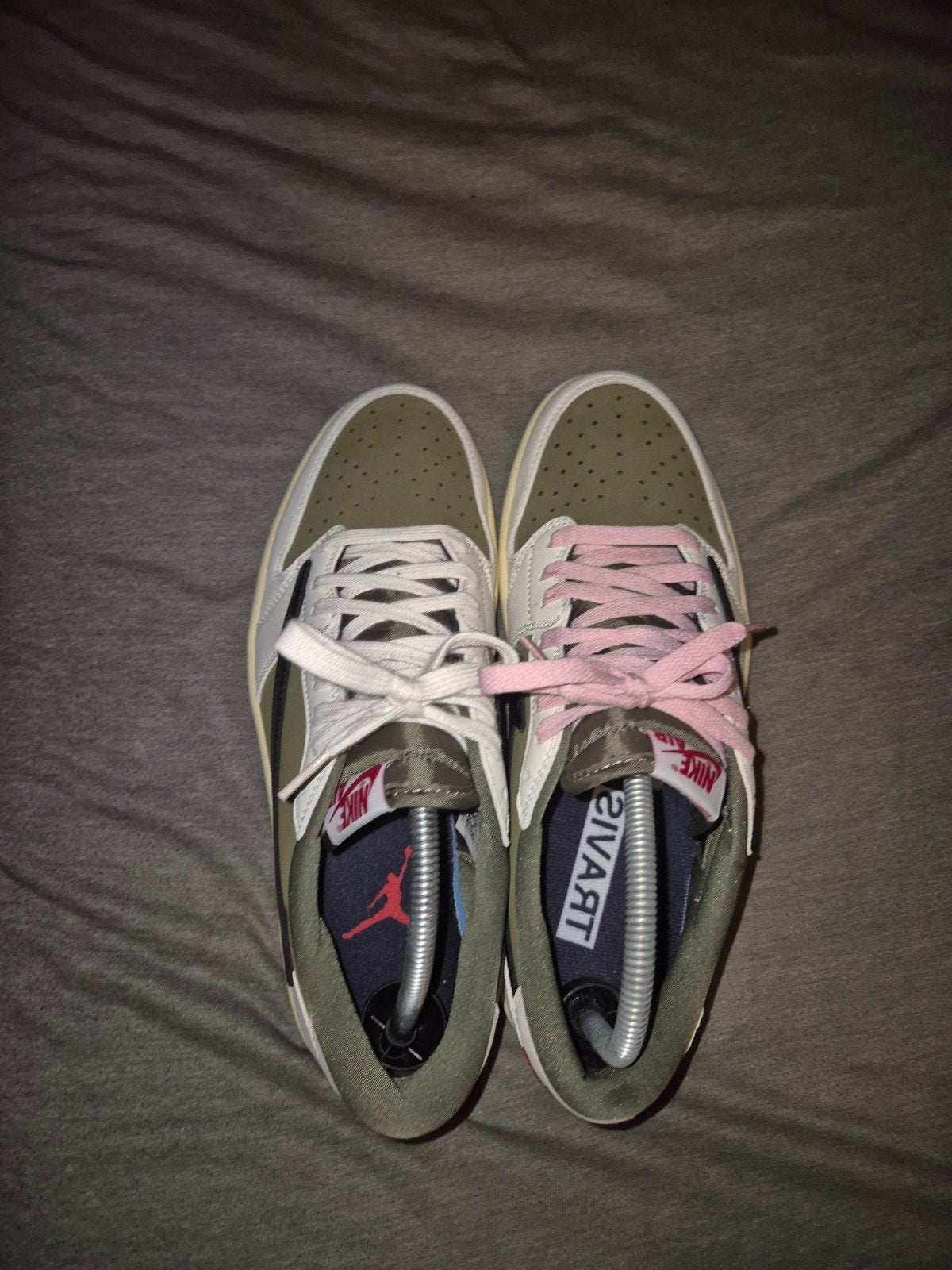 jordan 1 travis scott olive green 43, Schoentjes, Jongetje of Meisje, Ophalen of Verzenden, Zo goed als nieuw