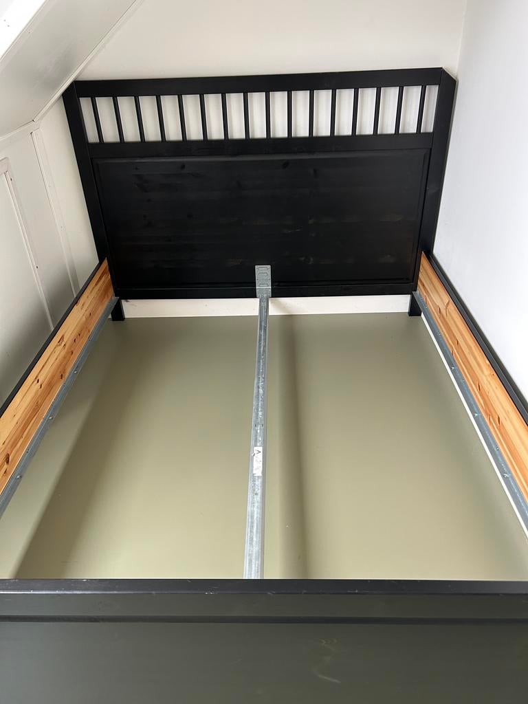 Zwart IKEA bed Hemnes 200 x 160, Huis en Inrichting, Ophalen, Gebruikt, Hemnes stijl, Zwart