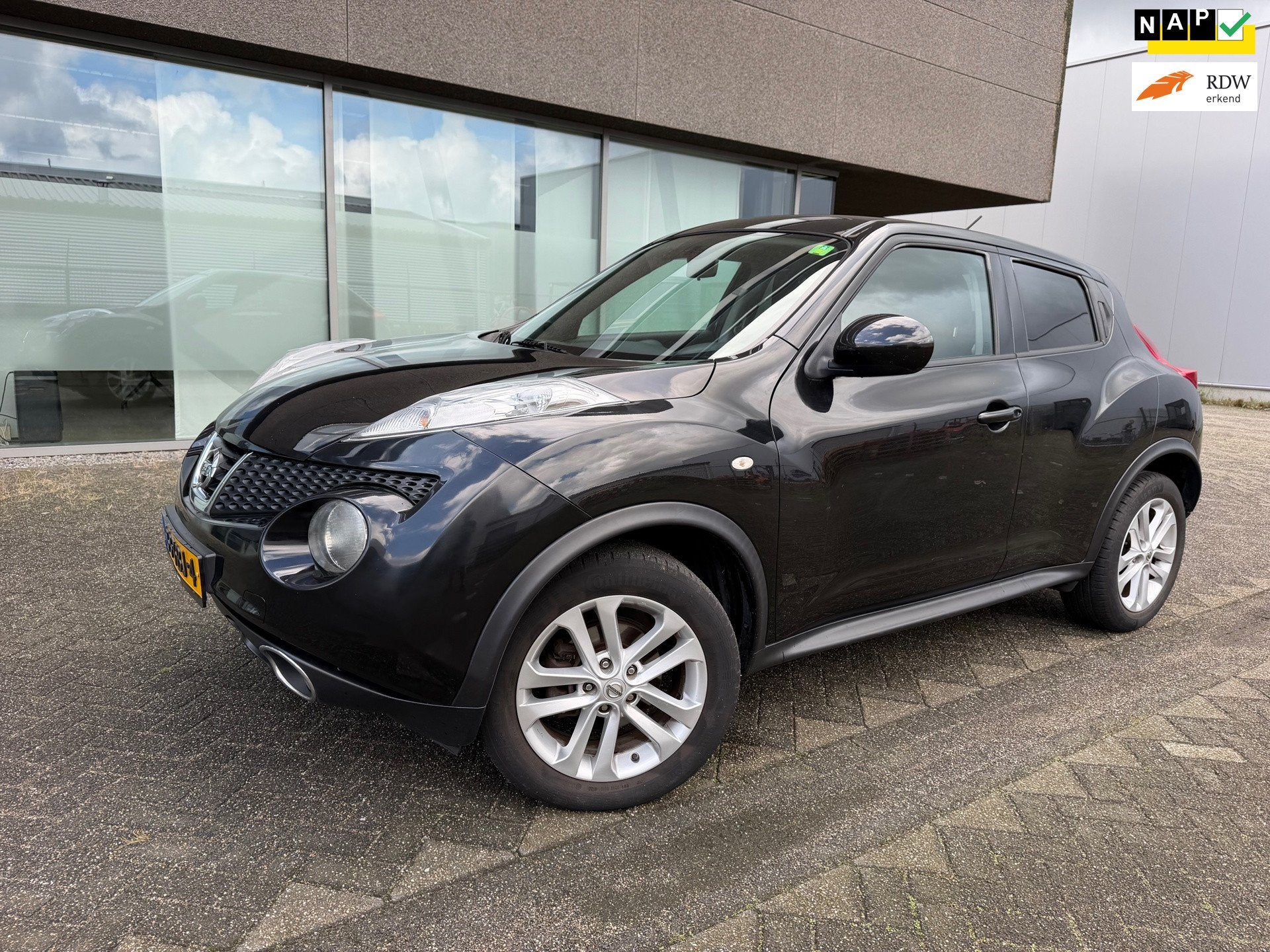 Nissan Juke 1.6 Acenta climatAUTOMAAT BJ 1-2012. APK 2-2027, Euro 5, Metallic lak, 4 cilinders, Zwart