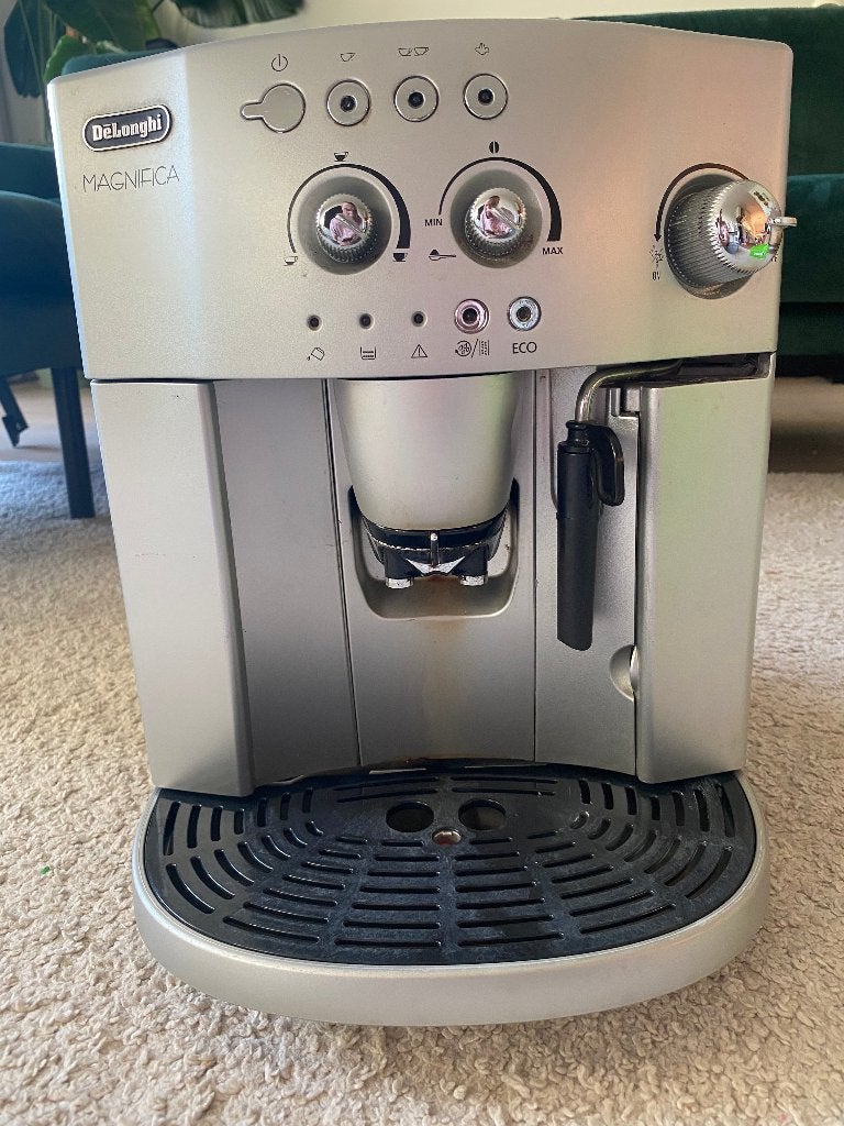 DeLonghi Magnifica ESAM 4200, Witgoed en Apparatuur, Ophalen, Gebruikt, Espresso apparaat, 2 tot 4 kopjes