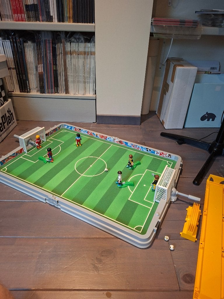 Playmobil Meeneem voetbalstadion/ voetbaltafel, Complete set, Overige typen, Ophalen of Verzenden, Zo goed als nieuw