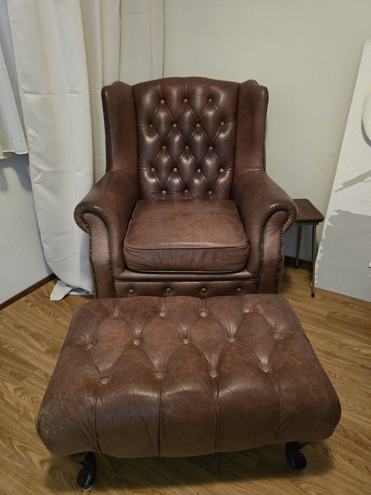 Leren Chesterfield fauteuil met hocker, Ophalen, Gebruikt, 75 tot 100 cm, Chesterfield, Klassiek