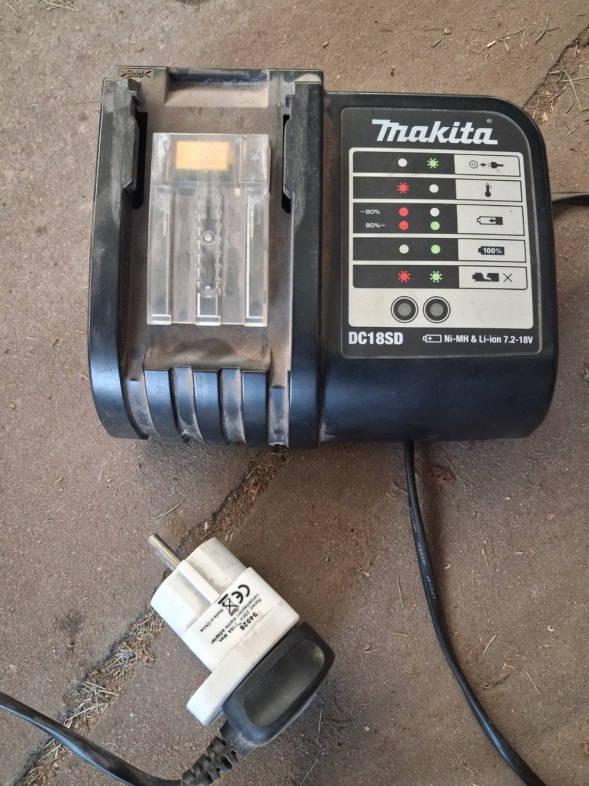 makita accu-lader, Doe-het-zelf en Verbouw, Ophalen, Zo goed als nieuw