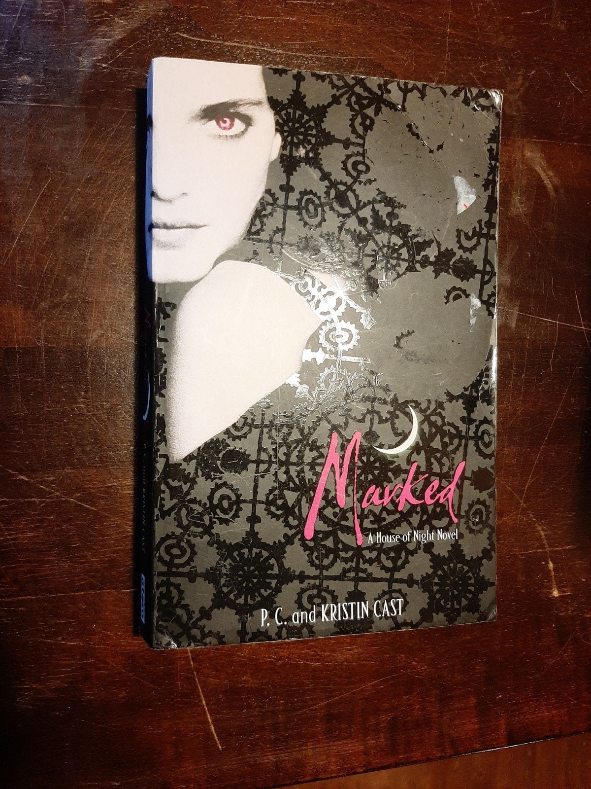 Marked - House of Night Novel door P.C. en Kristin Cast, Boeken, Ophalen of Verzenden, Gelezen, P.C. Cast en Kristin Cast