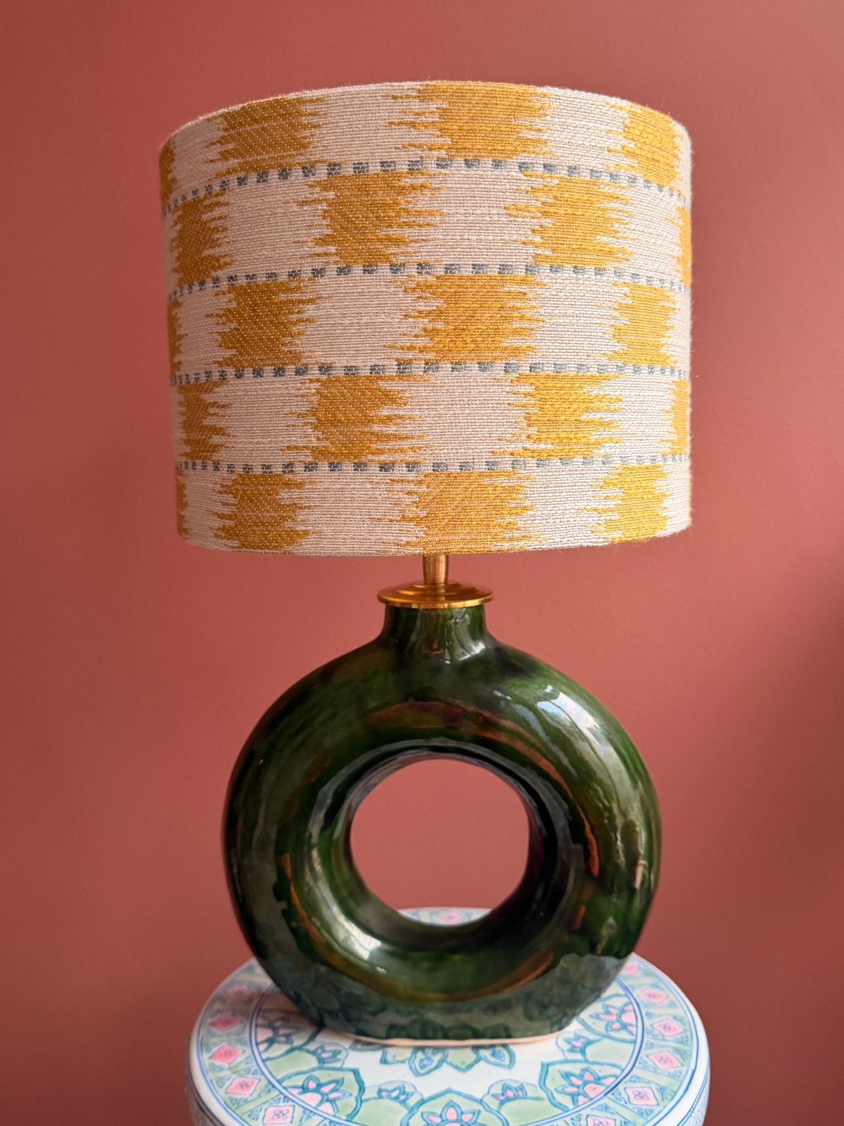 Groene Marokkaanse vaas-lamp met Titley & Marr kap dia 25cm, Nieuw, Sfeerlamp, Vintage, Groen