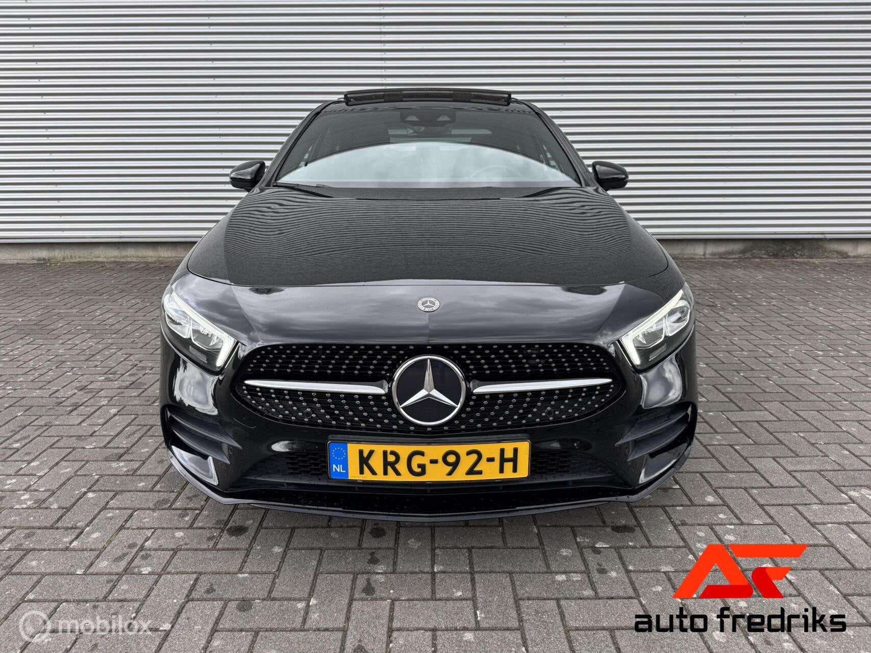 Mercedes A-klasse 200 AMG Premium Plus | Pano | Burmester |, Gebruikt, 4 cilinders, 1290 kg, Leder en Stof