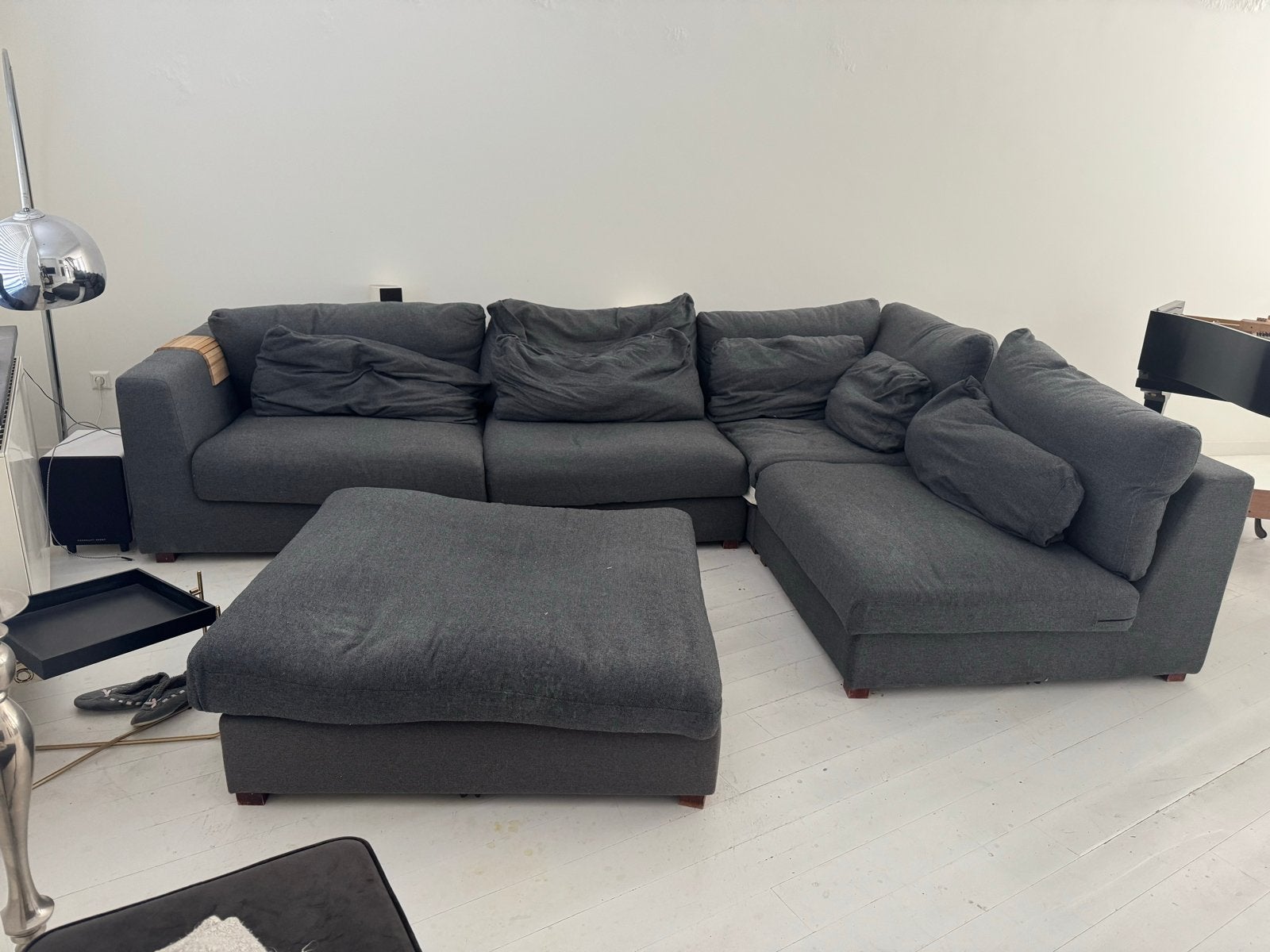 Grote donkergrijze hoekbank met poef, Gebruikt, 100 tot 125 cm, Hoekbank, 300 cm of meer