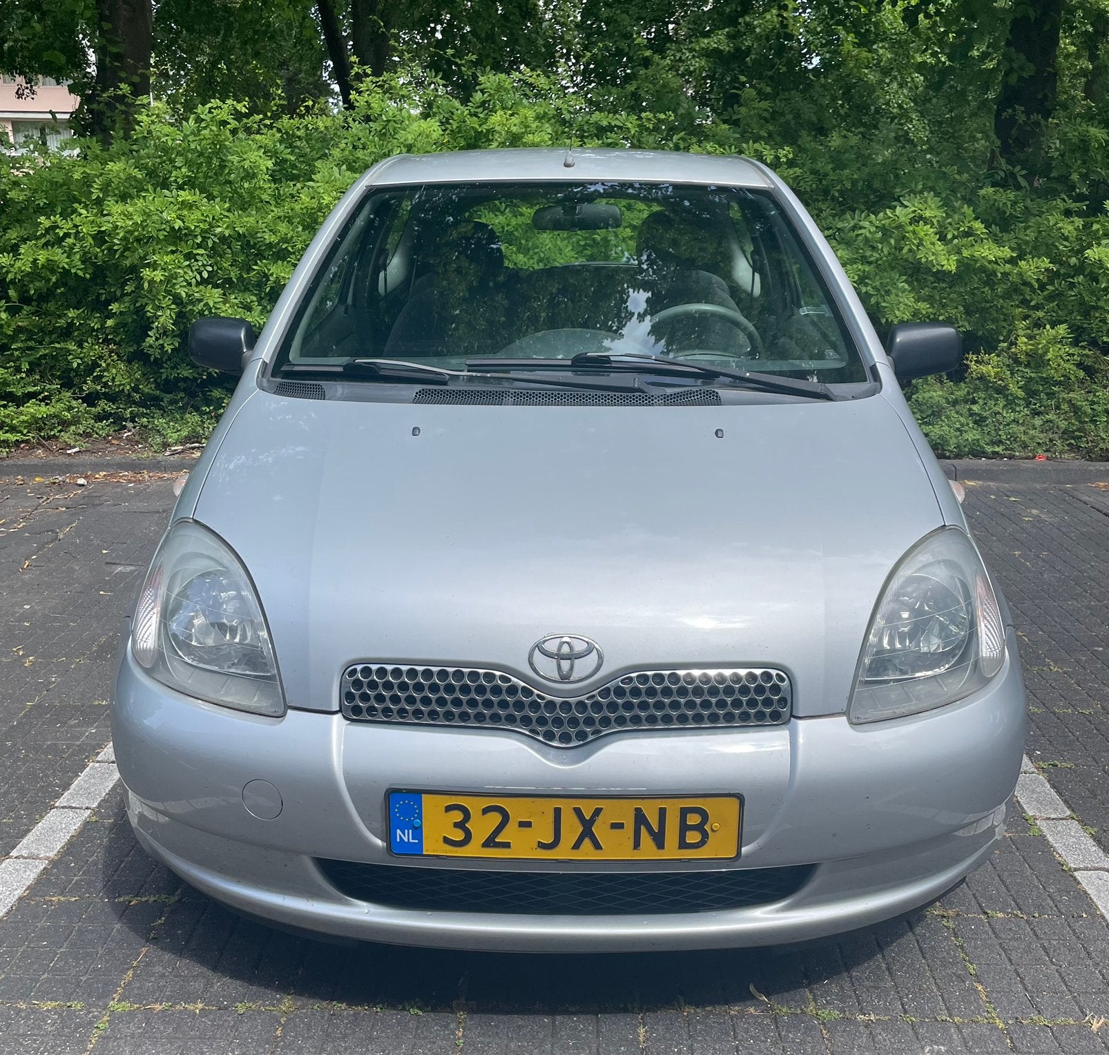 Toyota Yaris 1.3 16V 3DR Linea SOL 2002 Grijs, Auto's, Toyota, Voorwielaandrijving, 1299 cc, 31 €/maand, 4 cilinders