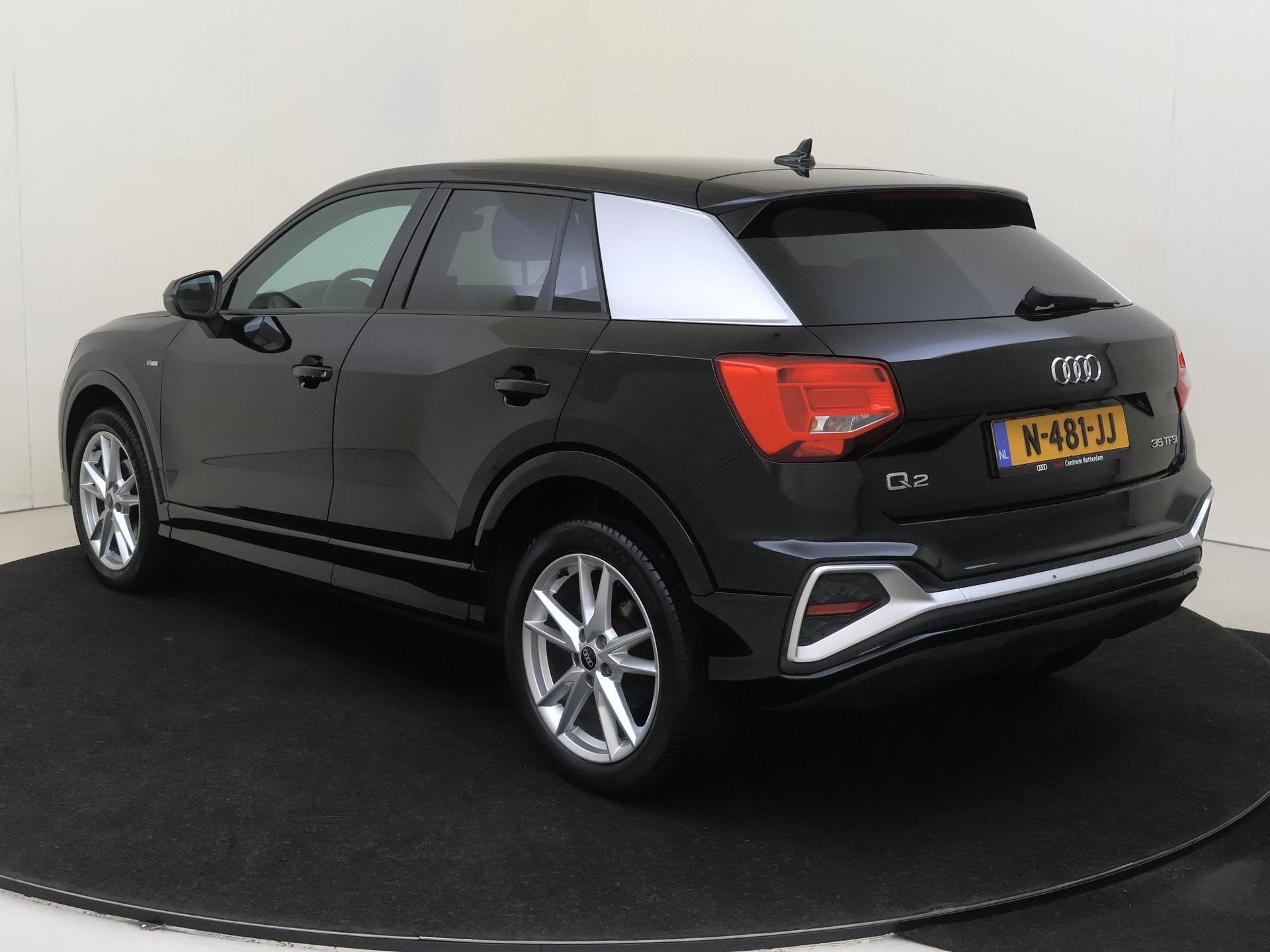 Audi Q2 35 TFSI Edition one | Trekhaak | Achteruitrijcamera, Stof, 4 cilinders, Zwart, Bedrijf
