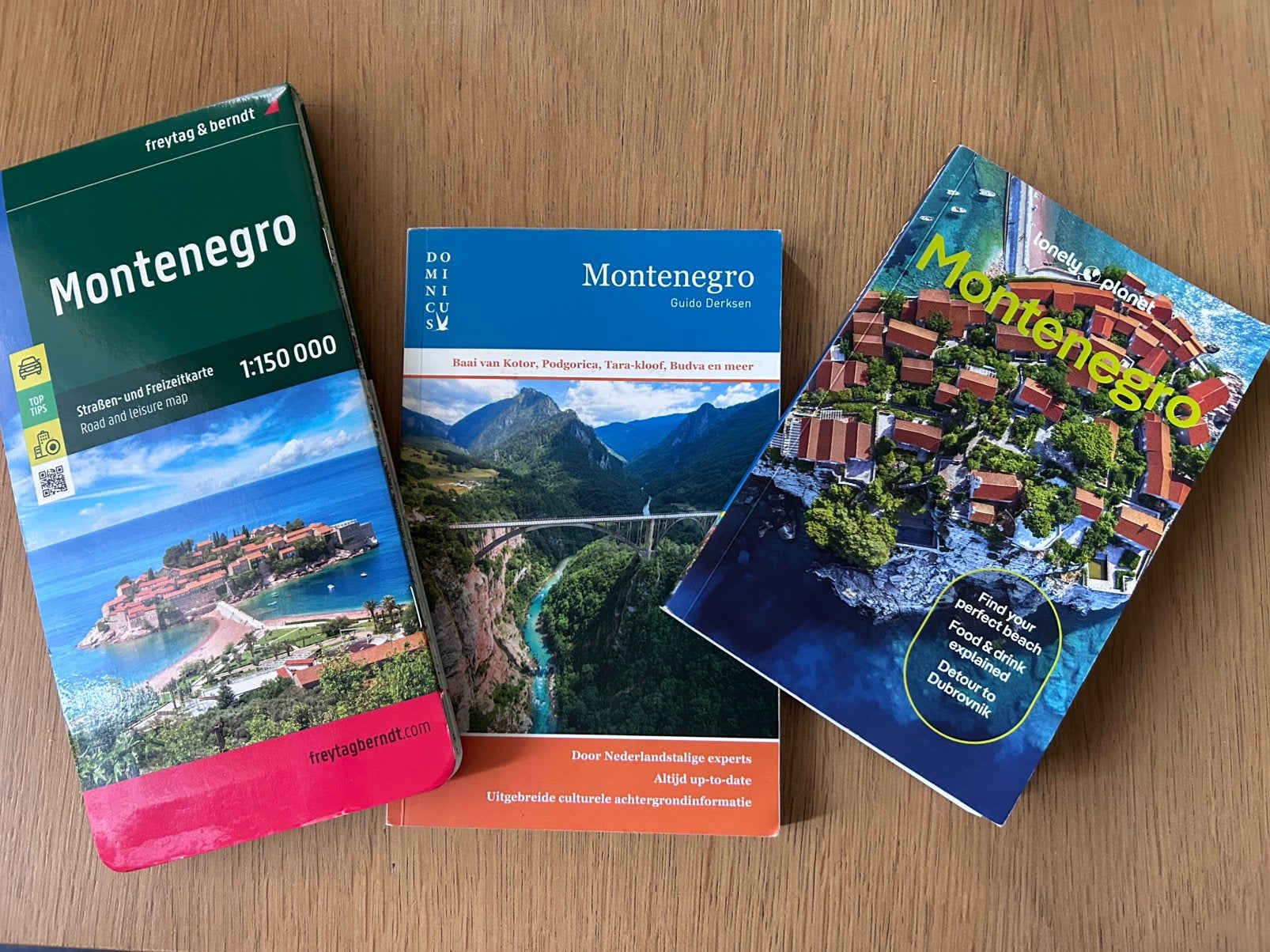 Montenegro reisgidsen en kaart, Overige merken, Europa, Ophalen of Verzenden, Zo goed als nieuw