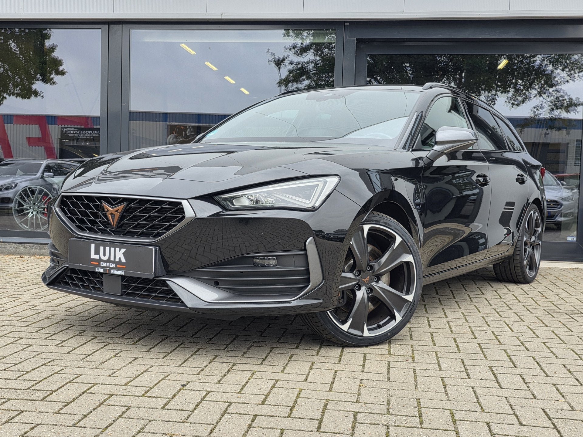 CUPRA Leon Sportstourer 1.4 e-Hybrid VZ Performance, 77 km/l, Gebruikt, Zwart, 4 cilinders