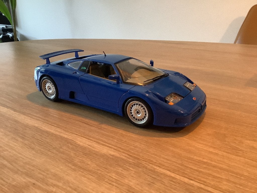 Model auto Bugatti EB 110 (1991) 1:18, Hobby en Vrije tijd, Modelauto's | 1:18, Ophalen of Verzenden, Zo goed als nieuw, Auto