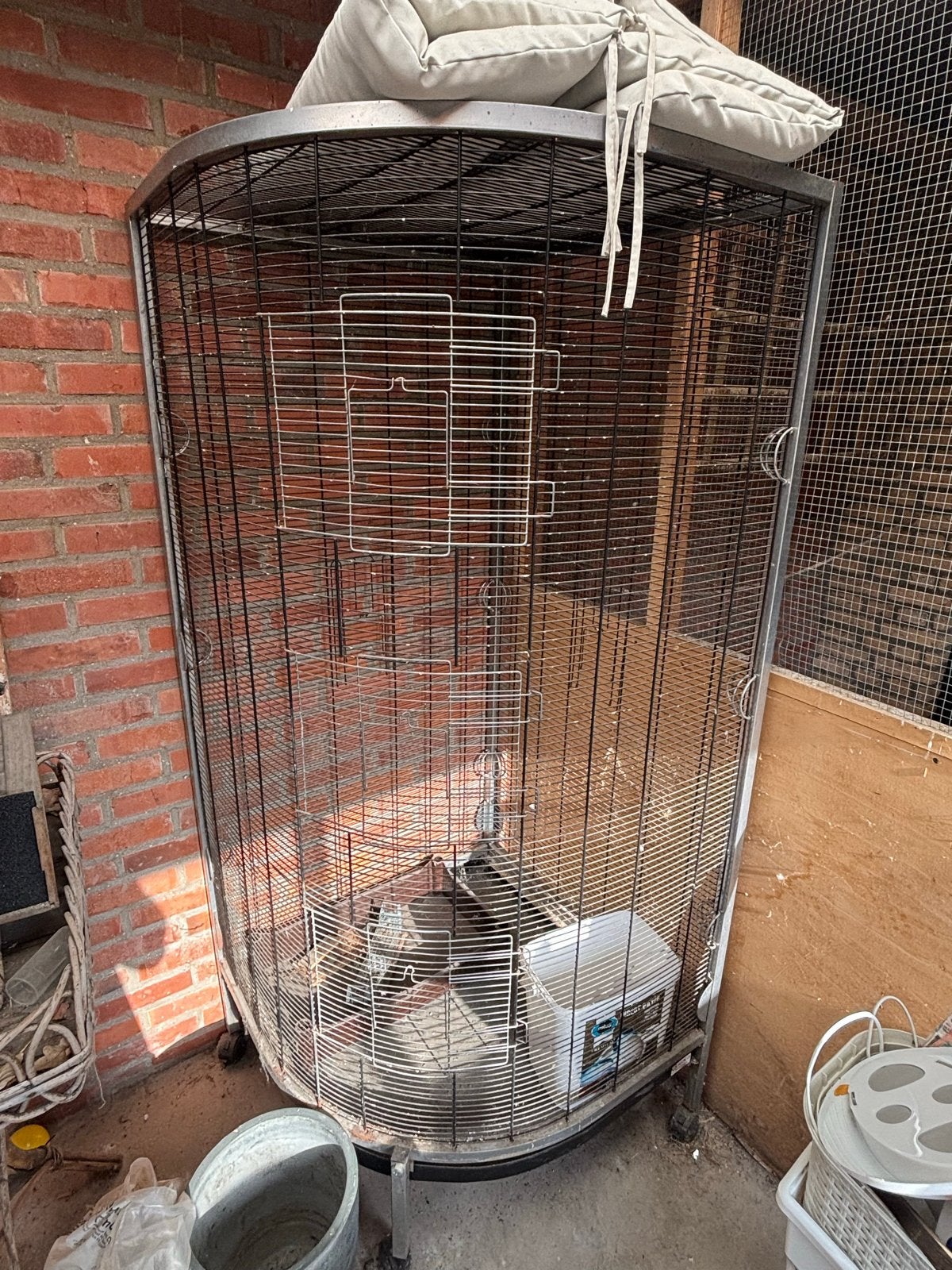 Grote vogelkooi, verrolbaar., Dieren en Toebehoren, Ophalen of Verzenden, Gebruikt, Metaal, Vogelkooi