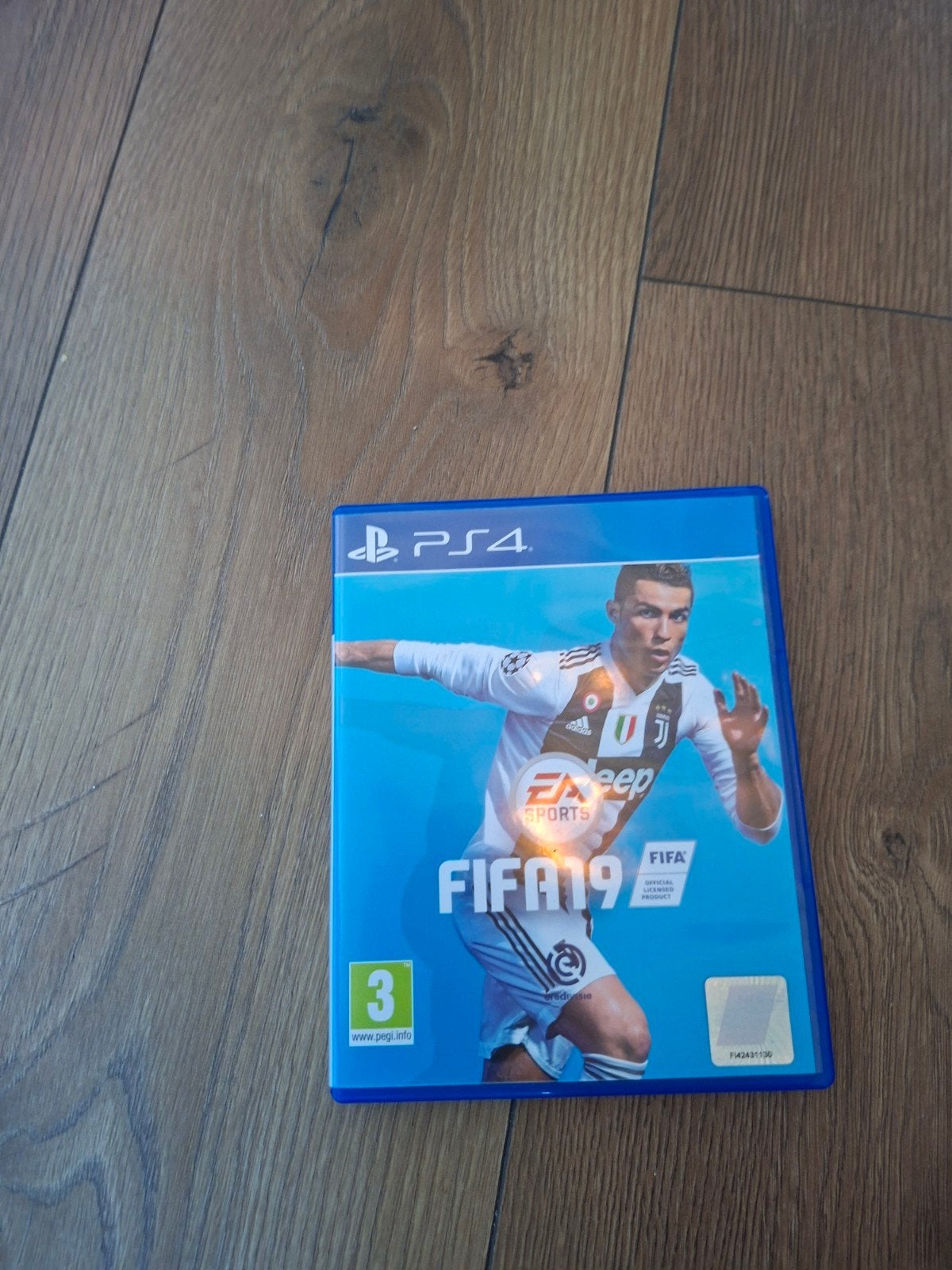 Fifa 19, Ophalen of Verzenden, Zo goed als nieuw, Sport, 3 spelers of meer