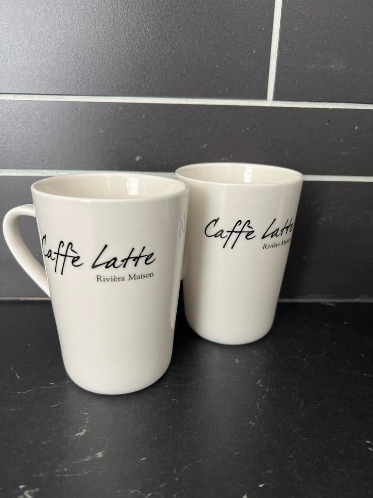 2x Rivièra Maison Koffie Mokken - Caffe Latte & Freshly Grou, Huis en Inrichting, Keuken | Servies, Keramiek, Ophalen of Verzenden