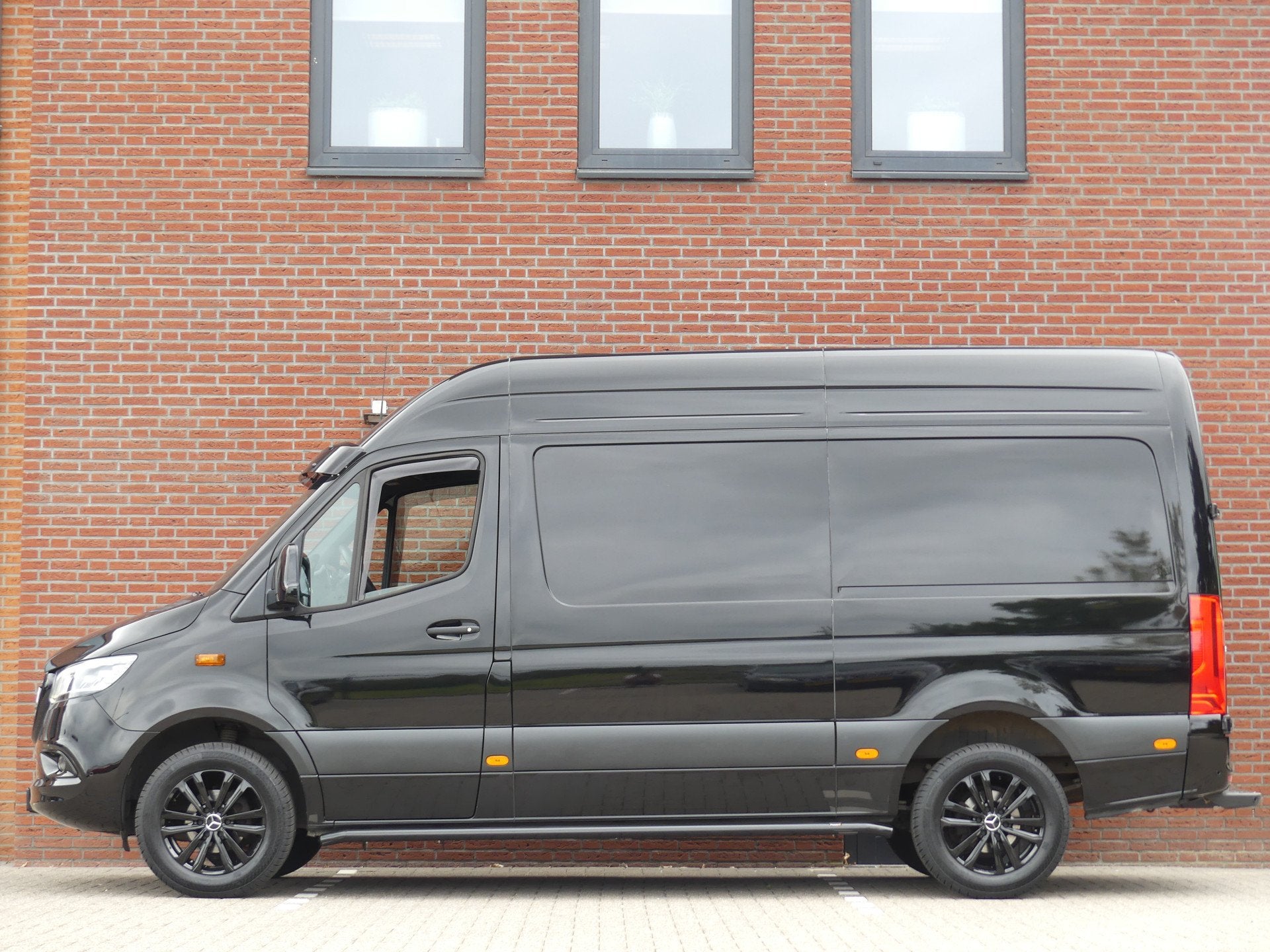 Mercedes-Benz Sprinter 317 CDI L2H2 LED/Camera/Geveerde stoe, Automaat, Dealer onderhouden, Achterwielaandrijving, Gebruikt