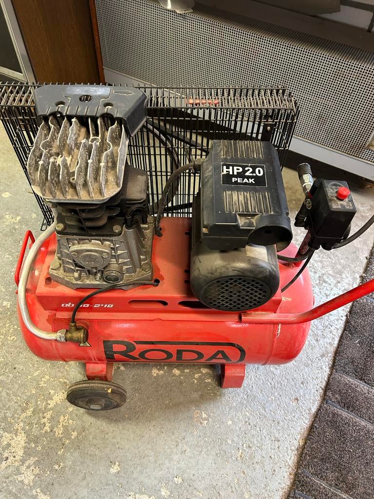 Compressor 220volt, Doe-het-zelf en Verbouw, Ophalen, Gebruikt, 6 tot 10 bar, 25 tot 100 liter