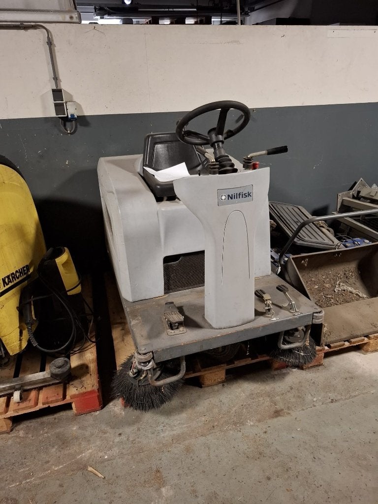 Nilfisk veegmachine, Ophalen, Gebruikt, Nilfisk