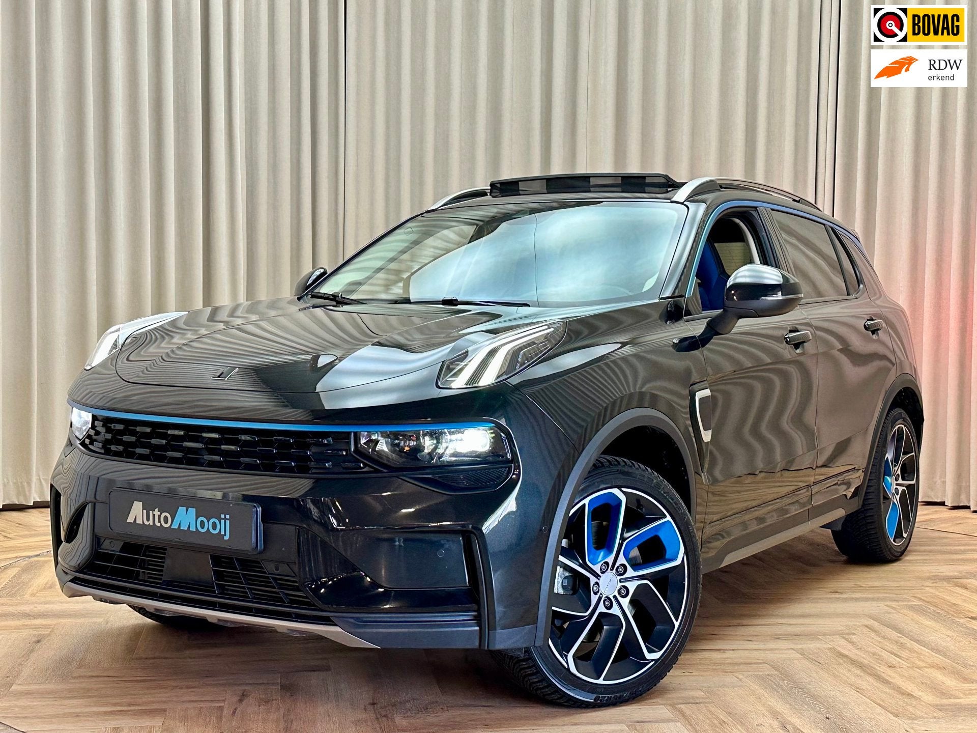 Lynk & Co 01 1.5 Hybride | Zwart | Infinity Sound | Panorama, Auto's, Automaat, Gebruikt, Overige brandstoffen, Zwart