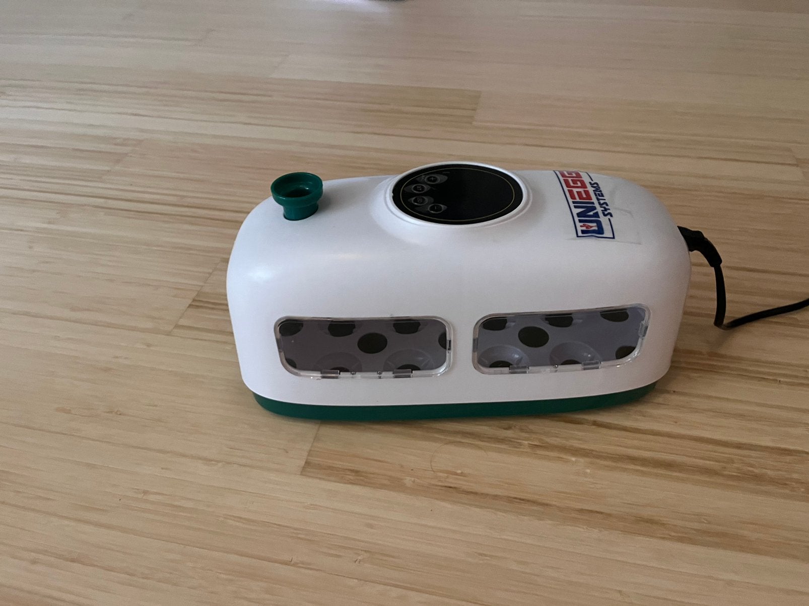 UNIEGG Systems broedmachine, incl matje en lader. 8 eieren, Ophalen, Zo goed als nieuw, Metaal, Vogelkooi