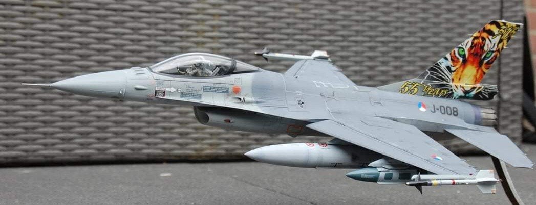F-16am j-008 tiger 1/32, Overige merken, Nieuw, Ophalen of Verzenden, Groter dan 1:72
