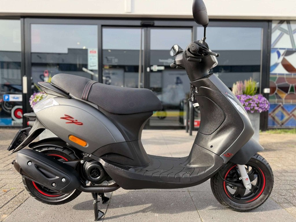 Piaggio Zip 45 KM E5 NIEUW op=op, Fietsen en Brommers, Niet ingevuld, Maximaal 45 km/u, Zip, Niet ingevuld