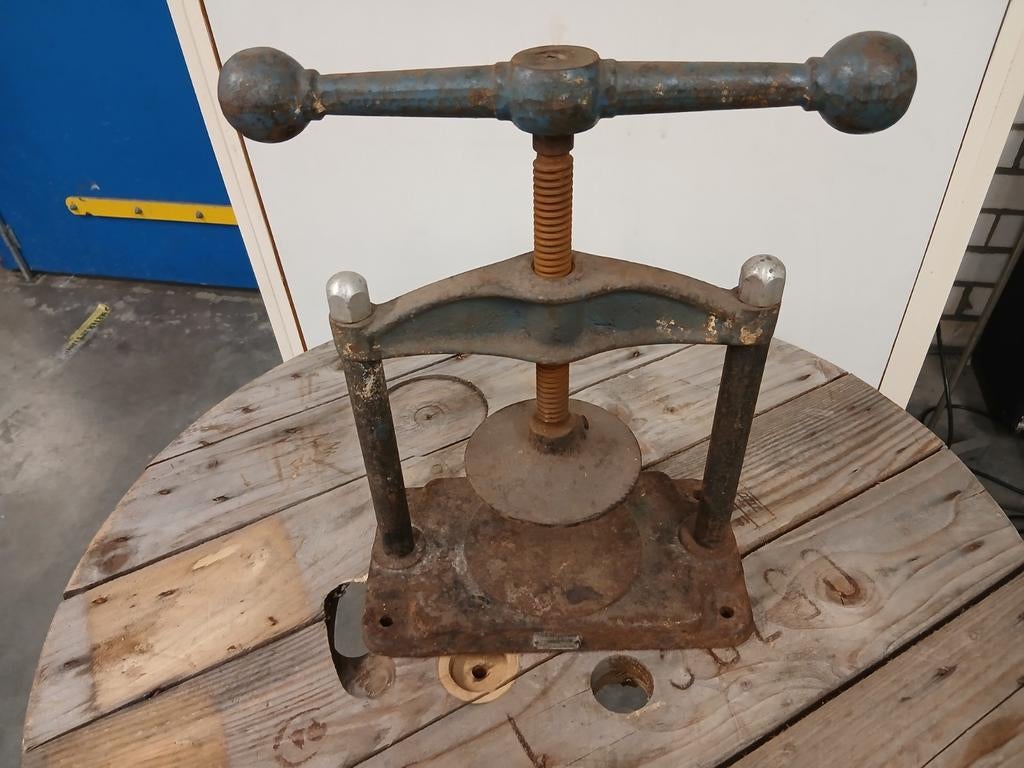 Antieke handpers - Vintage pers, Antiek en Kunst, Antiek | Gereedschap en Instrumenten, Ophalen of Verzenden