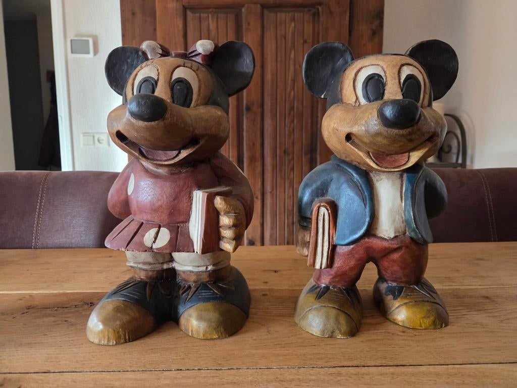 Houten disney beelden, Ophalen