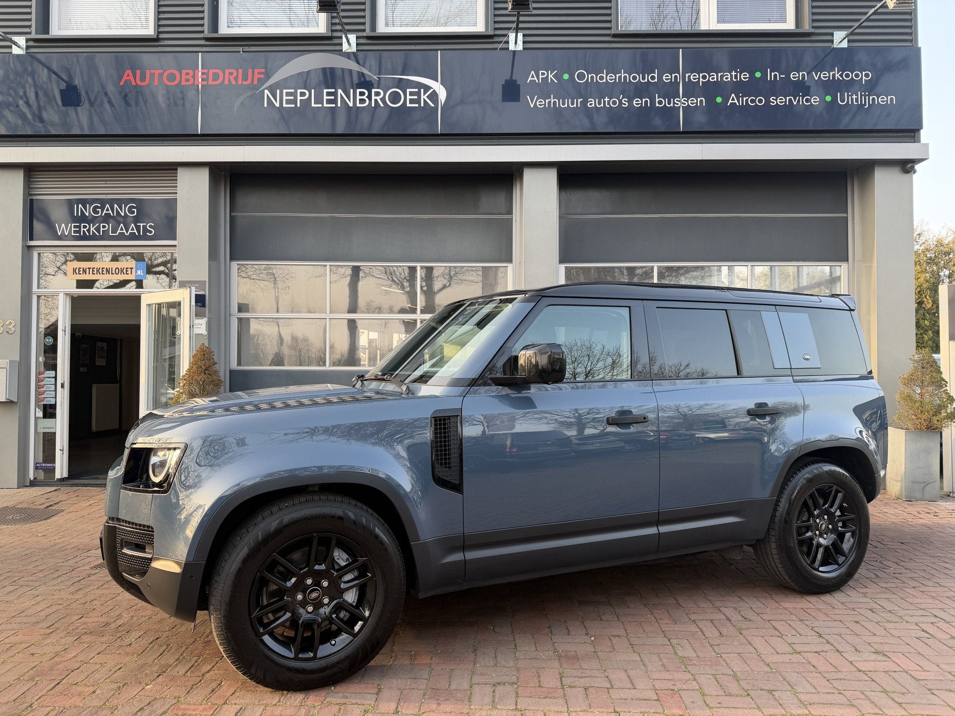 Land Rover Defender 110 3.0 P400 110 X-Dynamic S 5 Persoons, Auto's, Automaat, Dealer onderhouden, Gebruikt, Blauw
