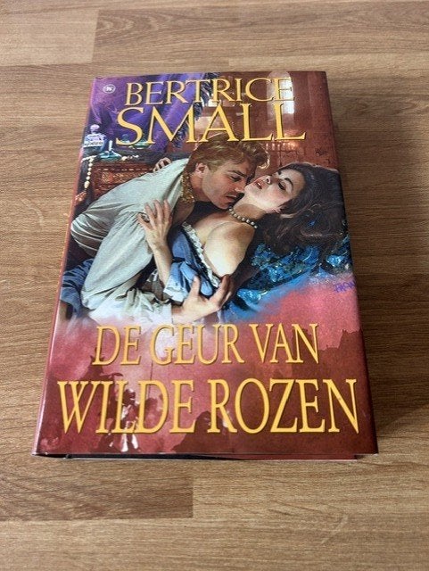 P44-boek De geur van wilde rozen van Bertrice Small, Ophalen of Verzenden, Gelezen